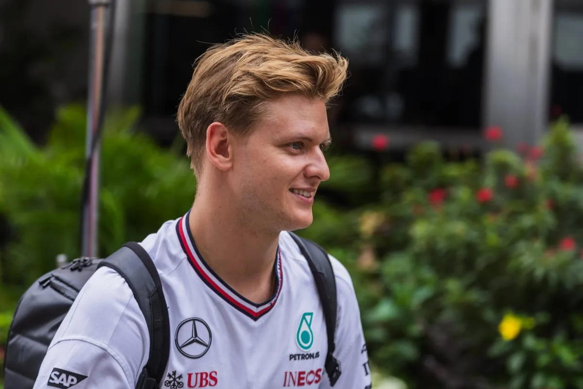 Mick Schumacher v&agrave; cơ hội để tiếp tục ở lại giải đua xe F1 - Ảnh 1.