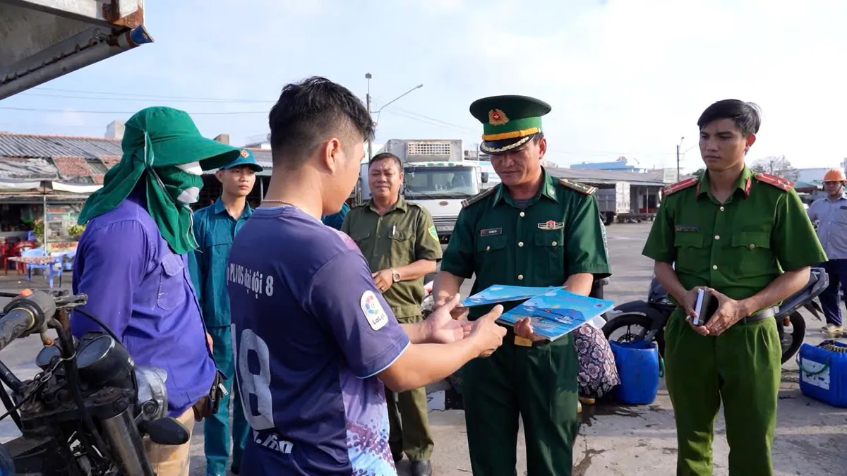 Tăng cường phối hợp, đấu tranh chống nạn đưa người xuất nhập cảnh để khai thác thủy sản trái phép - Ảnh 1.