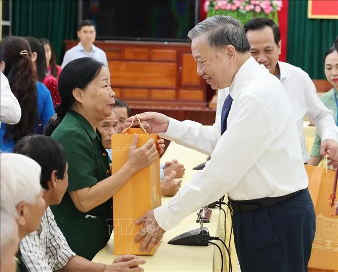 Tổng Bí thư, Chủ tịch nước Tô Lâm tri ân người có công và hỗ trợ người nghèo tỉnh Quảng Trị - Ảnh 2.