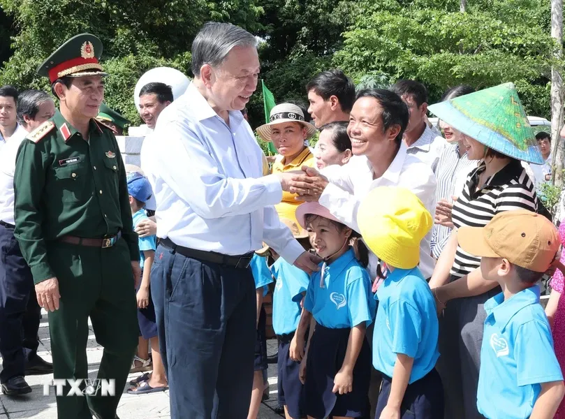 Tổng Bí thư, Chủ tịch nước Tô Lâm thăm, làm việc tại huyện đảo Cồn Cỏ - Ảnh 5.