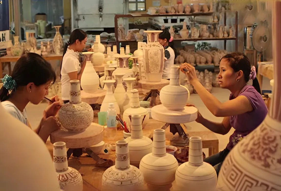 Đồ thờ c&uacute;ng Thi&ecirc;n Lương: Trong nỗi niềm g&igrave;n giữ truyền thống văn h&oacute;a t&acirc;m linh của người Việt - Ảnh 1.