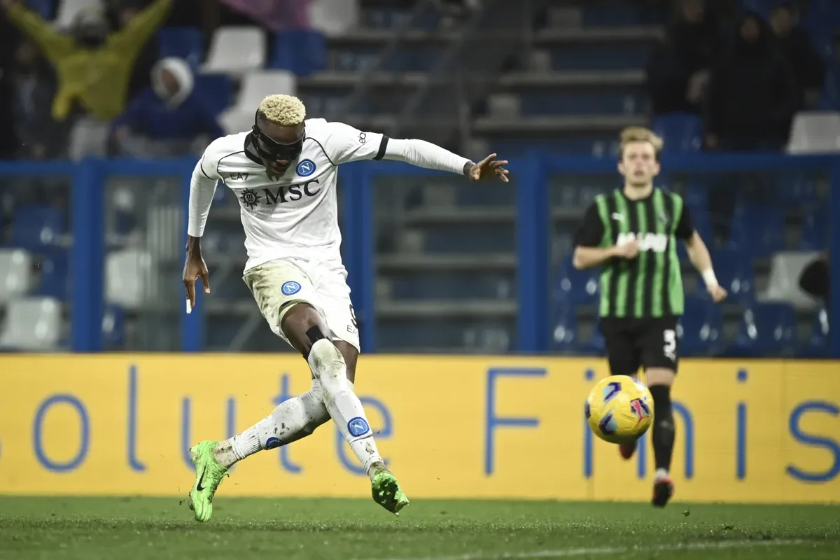 Chelsea quyết đua v&ocirc; địch: Kế hoạch &ldquo;nổ bom tấn&rdquo; Victor Osimhen v&agrave;o th&aacute;ng 1 - Ảnh 1.