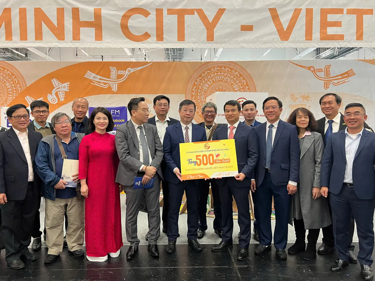 TP Hồ Chí Minh mở gian hàng tại Hội sách Frankfurt 2024 - Ảnh 1.