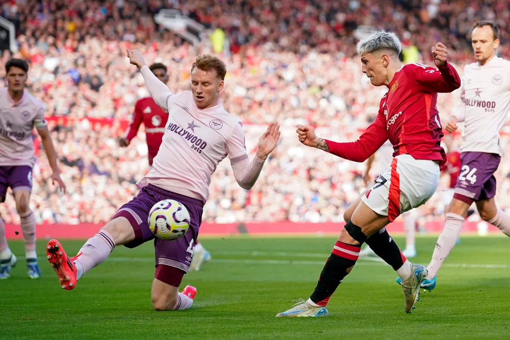 Garnacho tỏa s&aacute;ng, Manchester United gi&agrave;nh trọn 3 điểm trước Brentford - Ảnh 2.