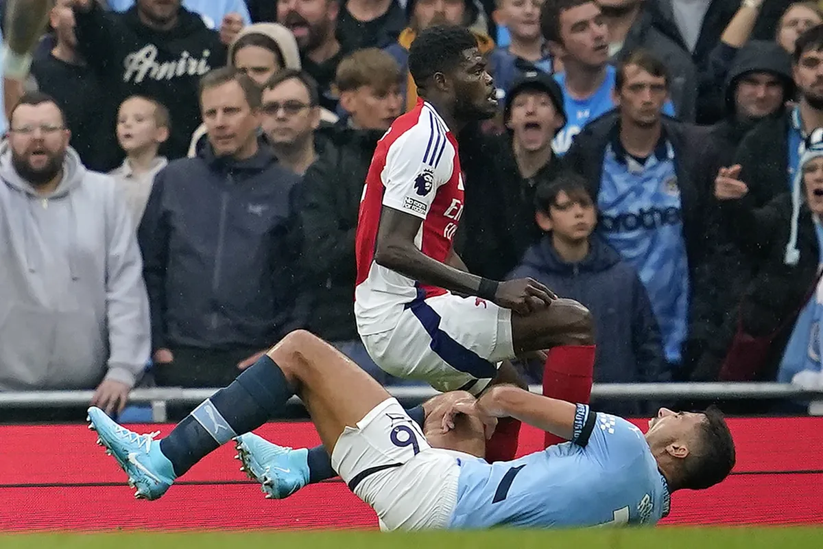 Chấn thương ho&agrave;nh h&agrave;nh Arsenal: Arteta lo sốt v&oacute; khi 7 ng&ocirc;i sao c&oacute; nguy cơ vắng mặt! - Ảnh 2.