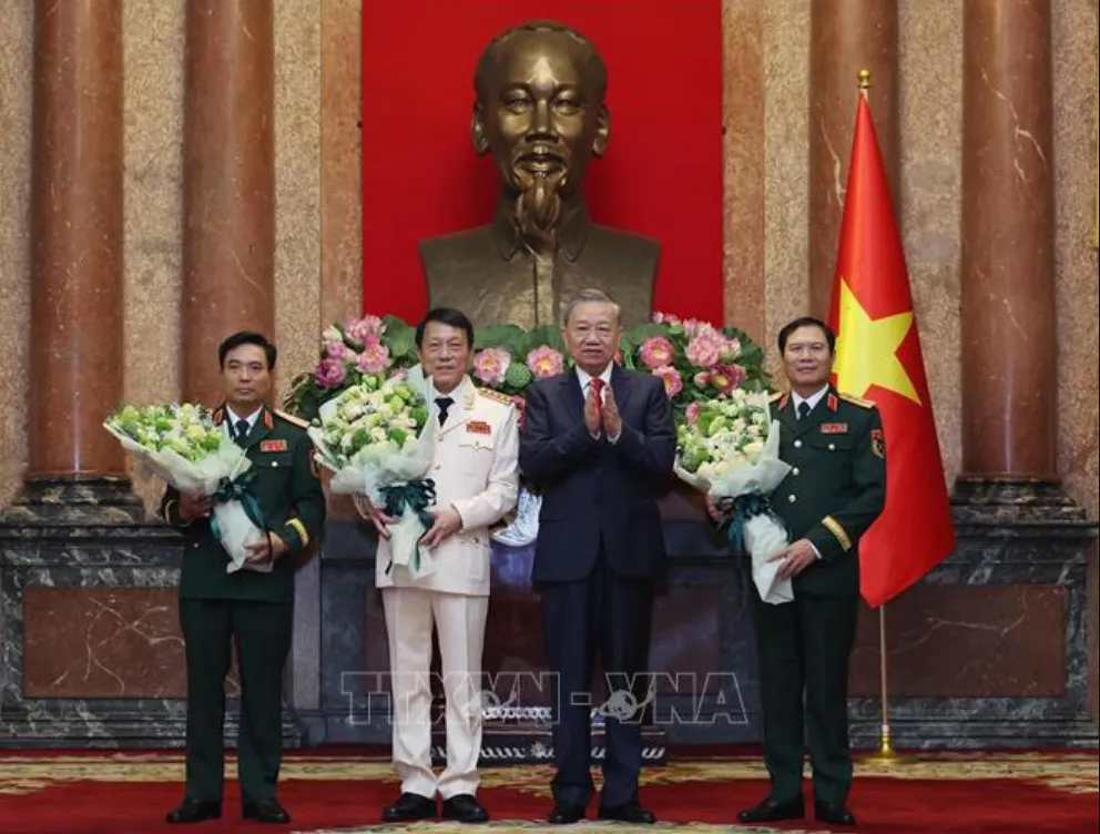 Tổng B&iacute; thư, Chủ tịch nước T&ocirc; L&acirc;m trao quyết định thăng qu&acirc;n h&agrave;m cho l&atilde;nh đạo c&ocirc;ng an, qu&acirc;n đội - Ảnh 3.