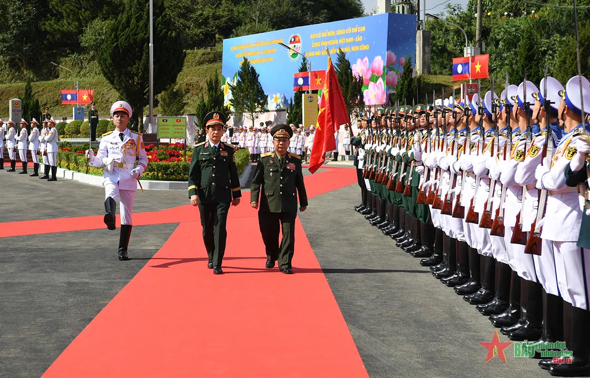 Giao lưu hữu nghị Quốc phòng biên giới Việt Nam - Lào lần thứ hai - Ảnh 2.