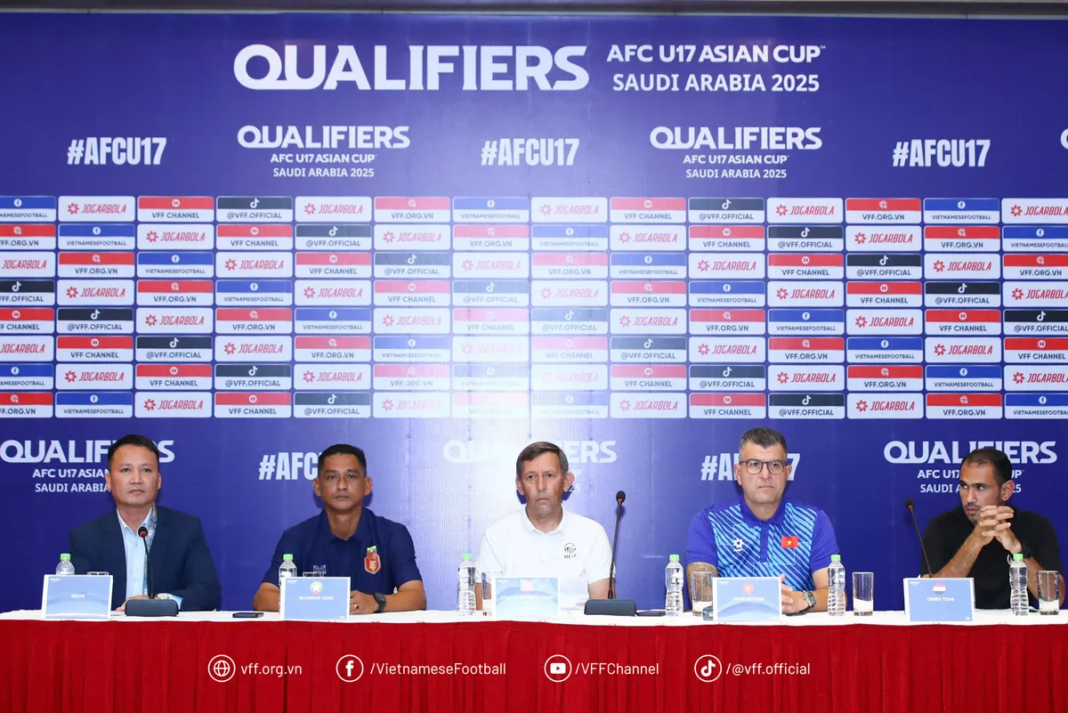 HLV Cristiano Roland: &ldquo;C&aacute;c thử th&aacute;ch rất kh&oacute; khăn, nhưng đội tuyển U17 Việt Nam sẽ thi đấu hết m&igrave;nh&rdquo;  - Ảnh 1.