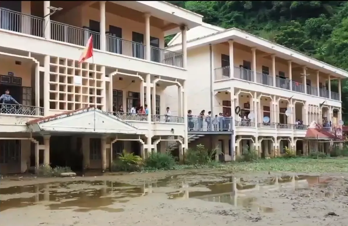 Nhiều trường học tr&ecirc;n cả nước bị xuống cấp, hư hại - Ảnh 1.