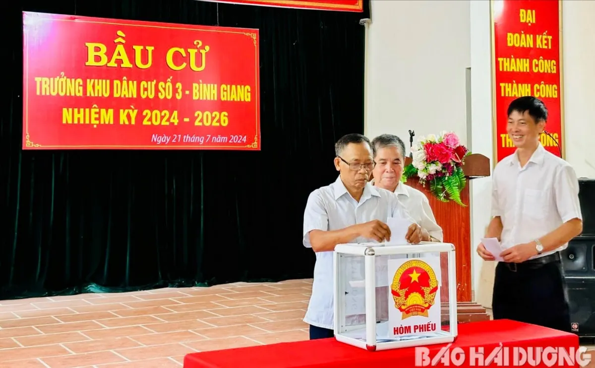 Huyện Cẩm Gi&agrave;ng (Hải Dương) đồng loạt bầu cử 107 trưởng th&ocirc;n, khu d&acirc;n cư - Ảnh 1.