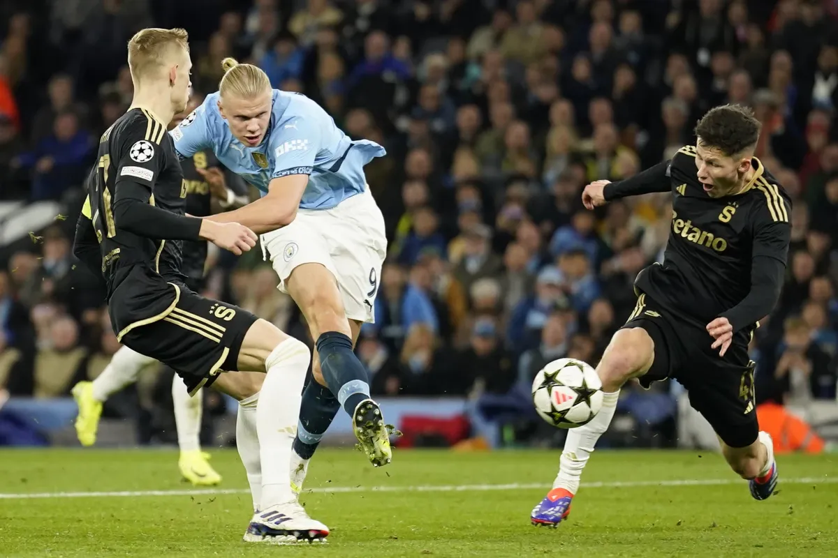 Man City đ&egrave; bẹp Sparta Prague 5-0: Haaland lập c&uacute; đ&uacute;p, Foden rực s&aacute;ng - Ảnh 1.