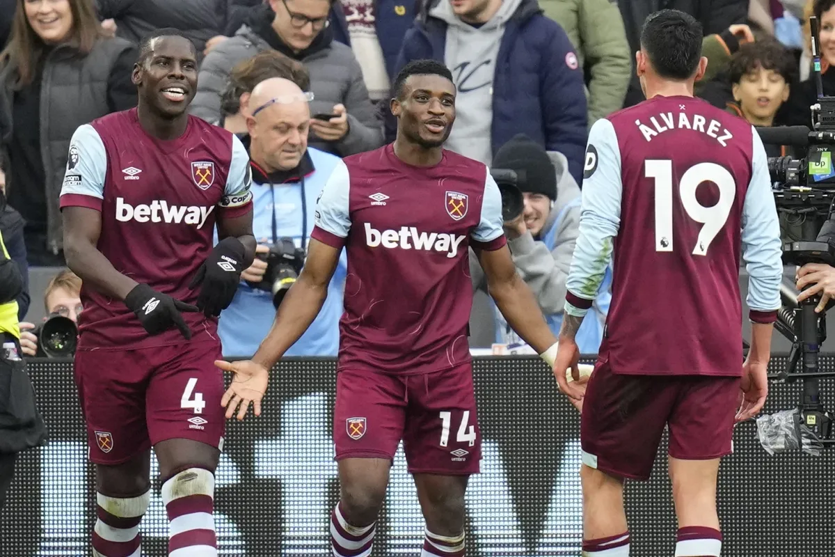 West Ham vs Man Utd: Cuộc đấu căng thẳng khi Quỷ Đỏ vắng h&agrave;ng loạt sao! - Ảnh 2.