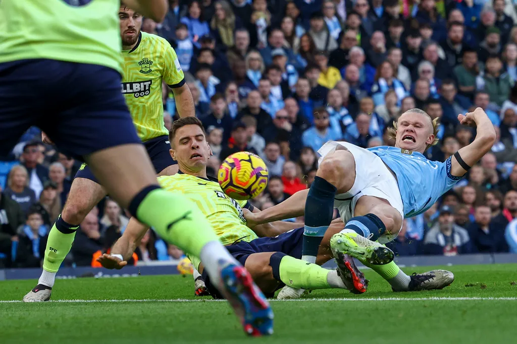 Manchester City giành chiến thắng tối thiểu trước Southampton - Ảnh 1. Manchester City giành chiến thắng tối thiểu trước Southampton - Ảnh 1.