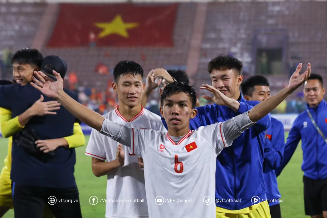 HLV Cristiano Roland: &ldquo;U17 Việt Nam xứng đ&aacute;ng với tấm v&eacute; dự VCK giải U17 ch&acirc;u &Aacute; 2025&rdquo; - Ảnh 2.