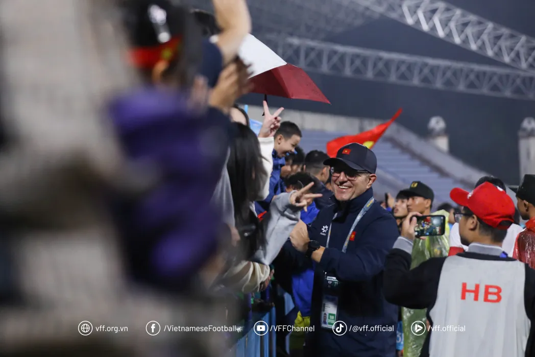 HLV Cristiano Roland: &ldquo;U17 Việt Nam xứng đ&aacute;ng với tấm v&eacute; dự VCK giải U17 ch&acirc;u &Aacute; 2025&rdquo; - Ảnh 3.