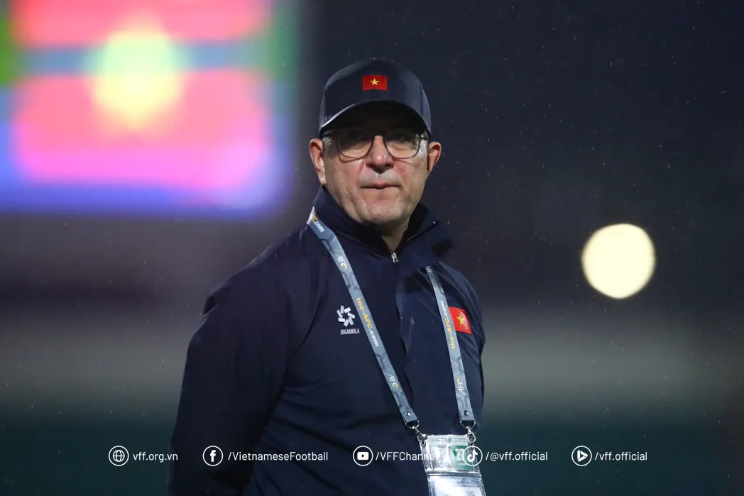 HLV Cristiano Roland: &ldquo;U17 Việt Nam xứng đ&aacute;ng với tấm v&eacute; dự VCK giải U17 ch&acirc;u &Aacute; 2025&rdquo; - Ảnh 1.