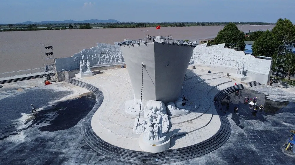 Tượng đ&agrave;i Con t&agrave;u tập kết ra Bắc - biểu tượng của lịch sử - Ảnh 2.