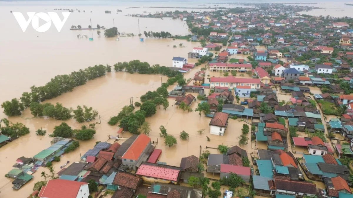 Lũ ở Quảng Bình đặc biệt lớn, nhiều nhà ngập tới nóc - Ảnh 6.