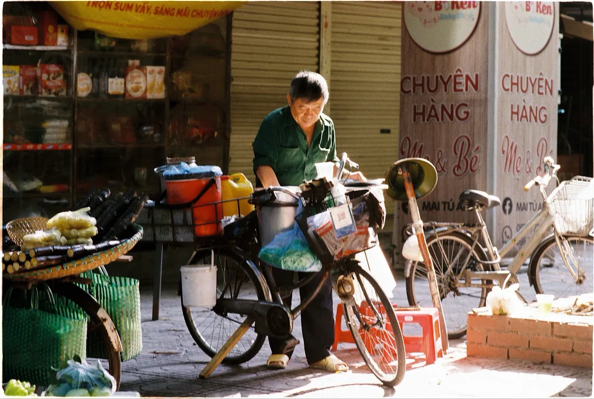 “Sống chậm” giữa mùa thu Hà Nội với thú chơi chụp ảnh phim - Ảnh 7.