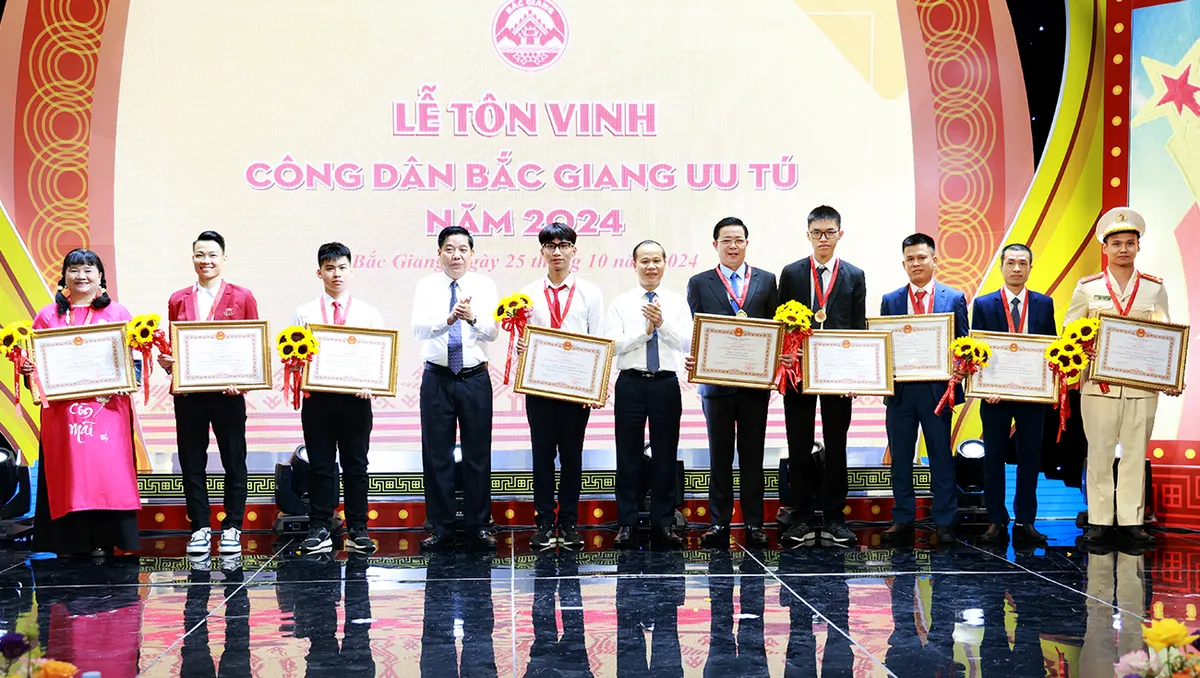 Bắc Giang: Tôn vinh 9 công dân ưu tú năm 2024 - Ảnh 2.