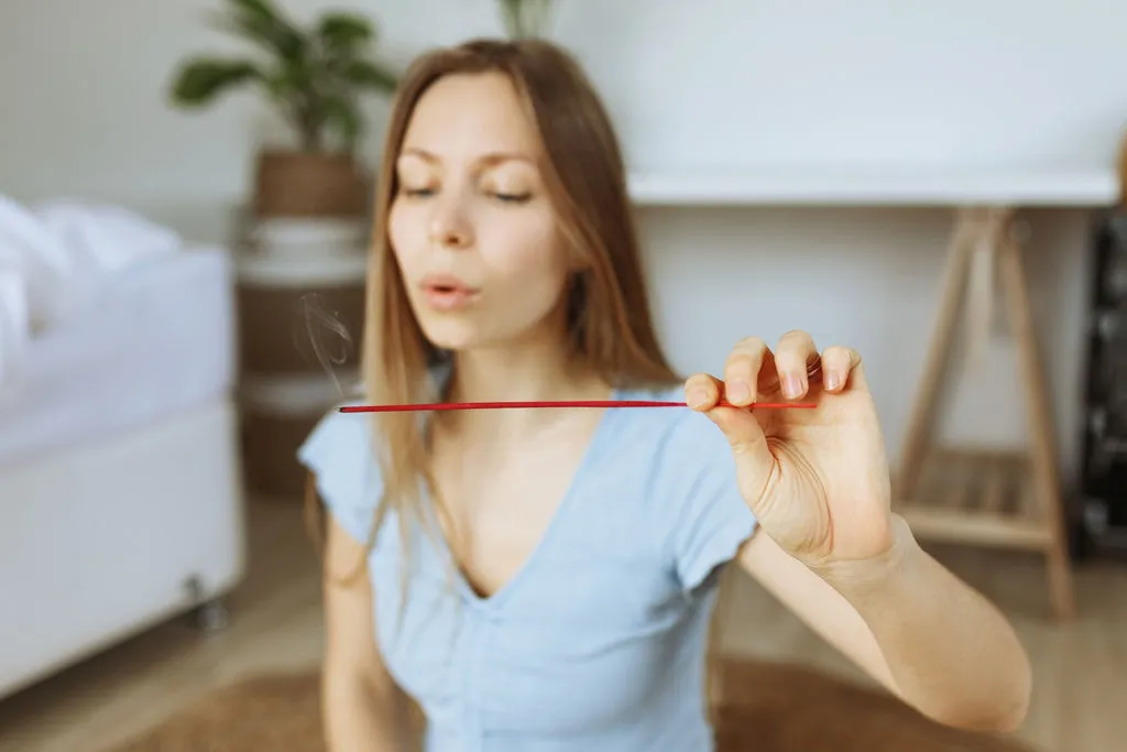 Đốt hương gây hại gì cho sức khỏe? - Ảnh 1. Đốt hương gây hại gì cho sức khỏe? - Ảnh 1.