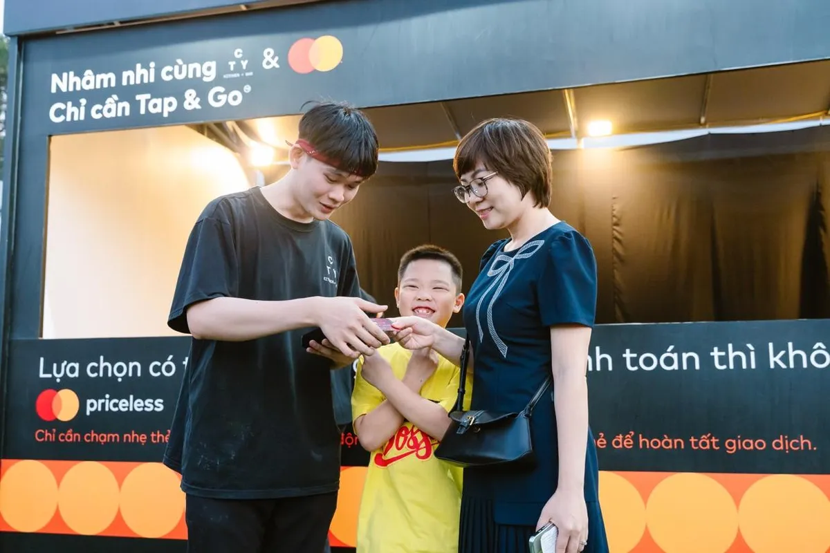 Mastercard đẩy nhanh thanh to&aacute;n số tại Việt Nam với ng&agrave;y thẻ Việt Nam 2024 - Ảnh 3.