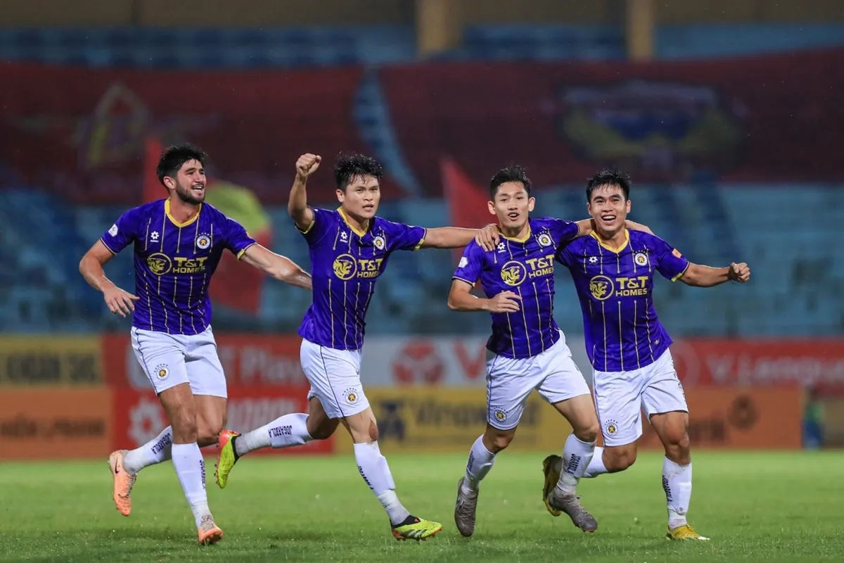 Đ&ocirc;ng &Aacute; Thanh H&oacute;a vs H&agrave; Nội FC (18h00 ng&agrave;y 3/11): Nh&agrave; gi&agrave;u kh&ocirc;ng dễ kh&oacute;c nhưng kh&ocirc;ng ai đ&aacute;nh thuế được những giấc mơ - Ảnh 1.