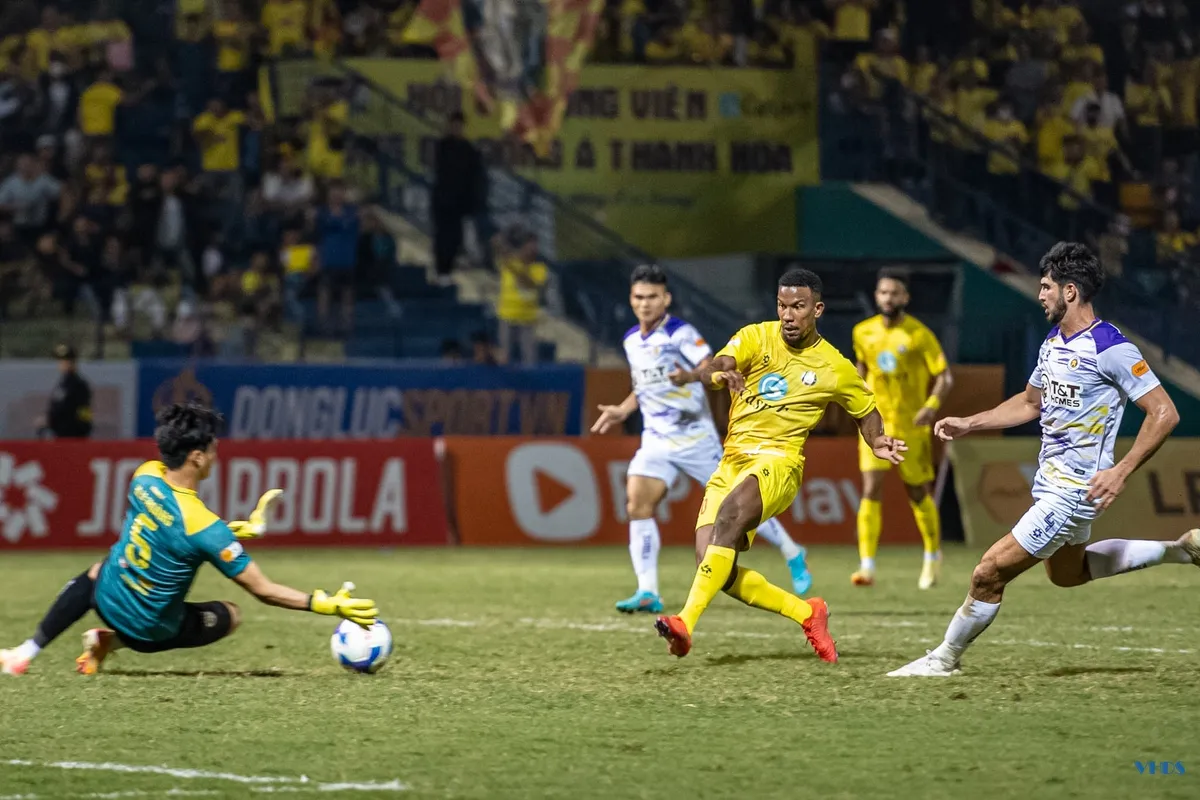 V&ograve;ng 6 V.League: CLB H&agrave; Nội v&agrave; Đ&ocirc;ng &Aacute; Thanh H&oacute;a chia điểm - Ảnh 1.