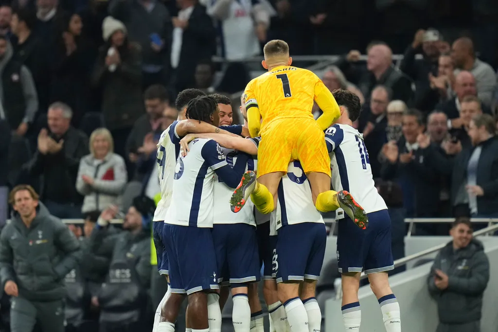 Tottenham thắng dễ Aston Villa ở v&ograve;ng 10 Ngoại hạng Anh   - Ảnh 1.