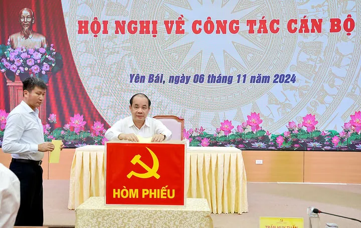 Ông Trần Huy Tuấn được bầu giữ chức Bí thư Tỉnh ủy Yên Bái - Ảnh 1.