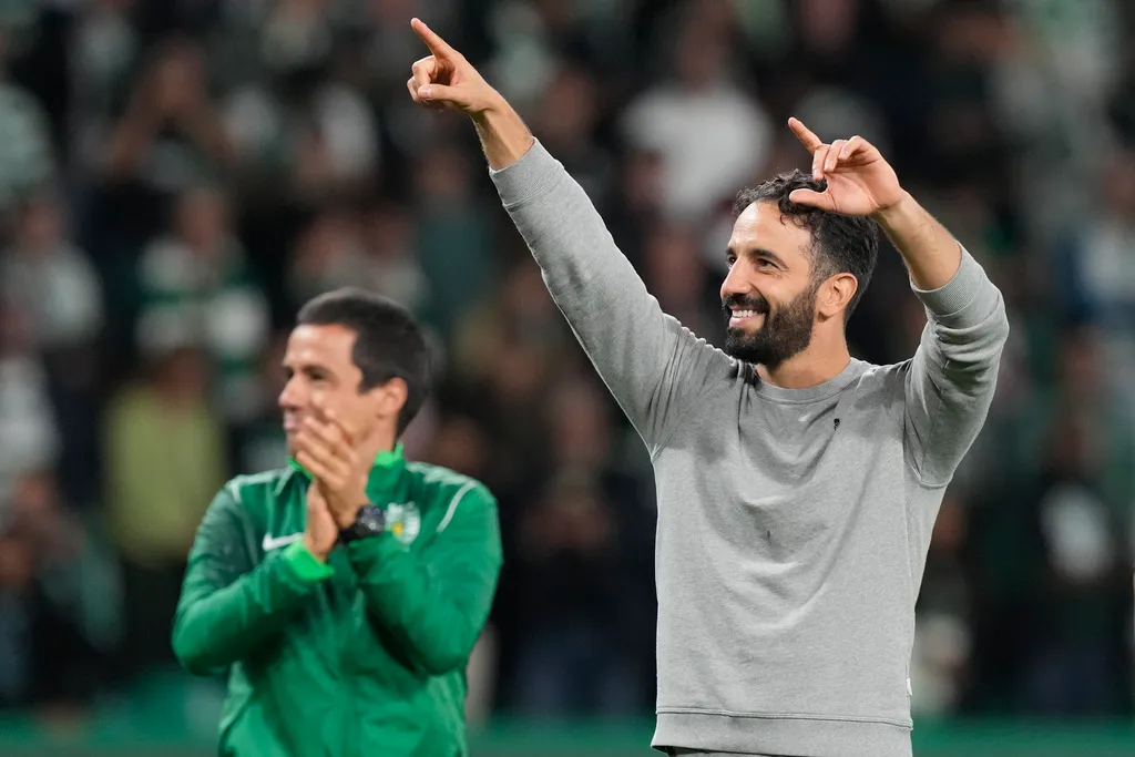 Những vấn đề HLV Amorim phải đối mặt ở Man Utd - Ảnh 1. Những vấn đề HLV Amorim phải đối mặt ở Man Utd - Ảnh 1.