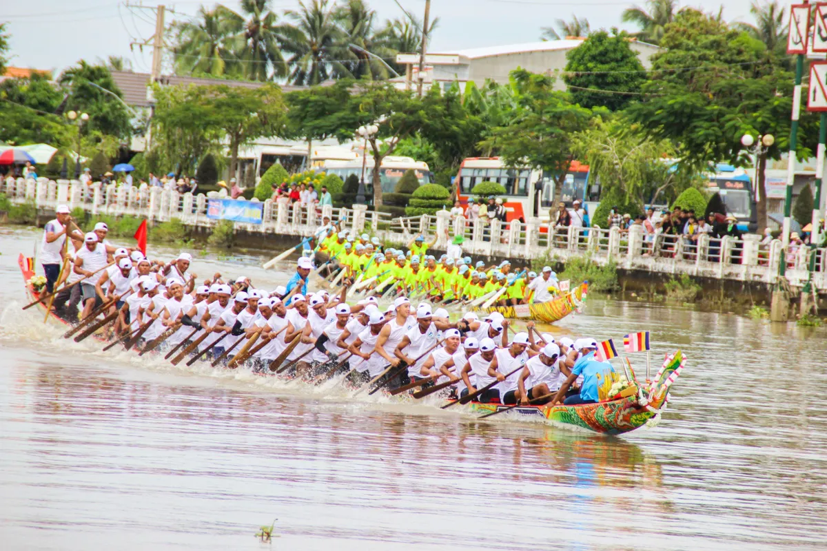 Trà Vinh khôi phục bộ môn đua thuyền truyền thống - Ảnh 1.