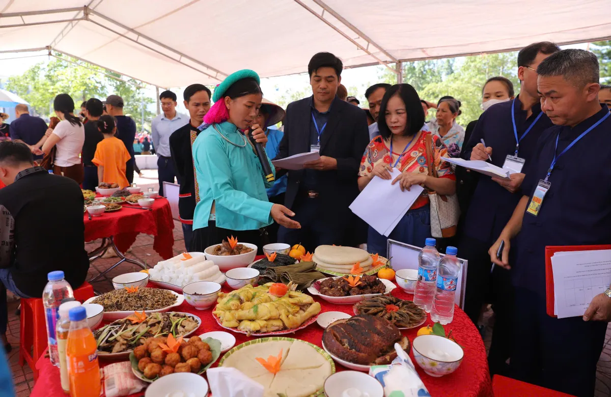 Ph&aacute;t huy sức mạnh đo&agrave;n kết từ những cầu nối uy t&iacute;n trong đồng b&agrave;o d&acirc;n tộc thiểu số - Ảnh 3.