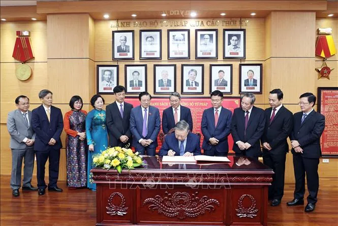 Tổng B&iacute; thư T&ocirc; L&acirc;m l&agrave;m việc với Ban C&aacute;n sự Đảng Bộ Tư ph&aacute;p - Ảnh 5.