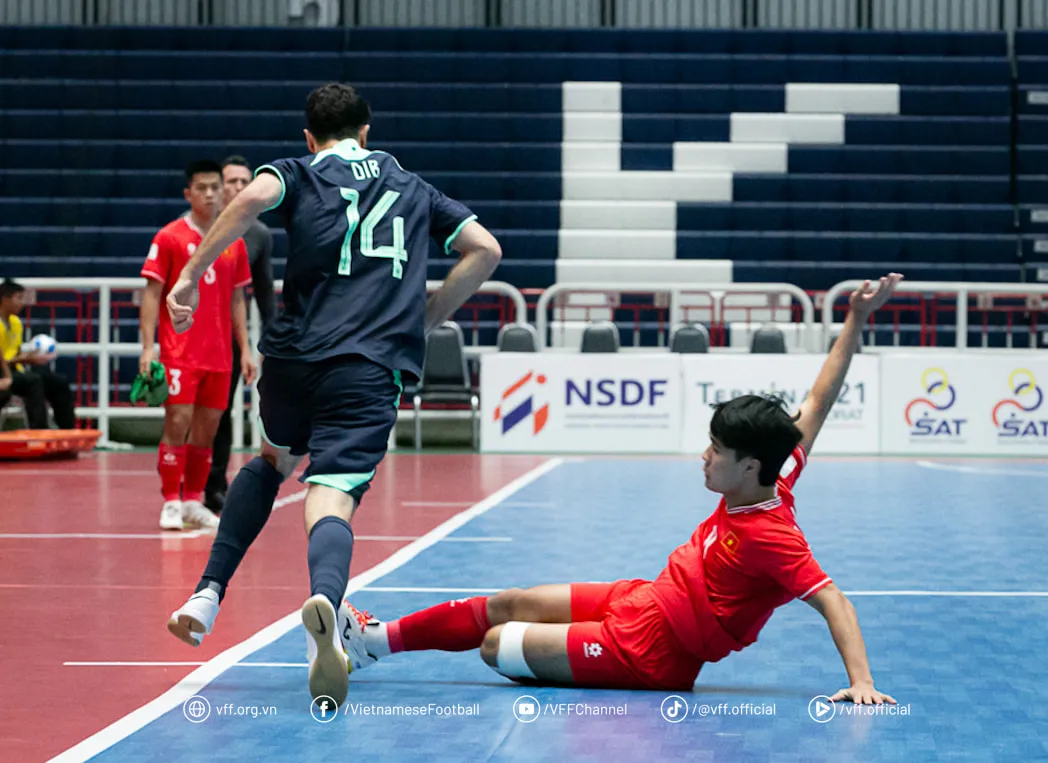 Ngược d&ograve;ng thắng kịch t&iacute;nh Australia, đội tuyển Việt Nam v&agrave;o chung kết giải v&ocirc; địch futsal Đ&ocirc;ng Nam &Aacute; 2024 - Ảnh 1.