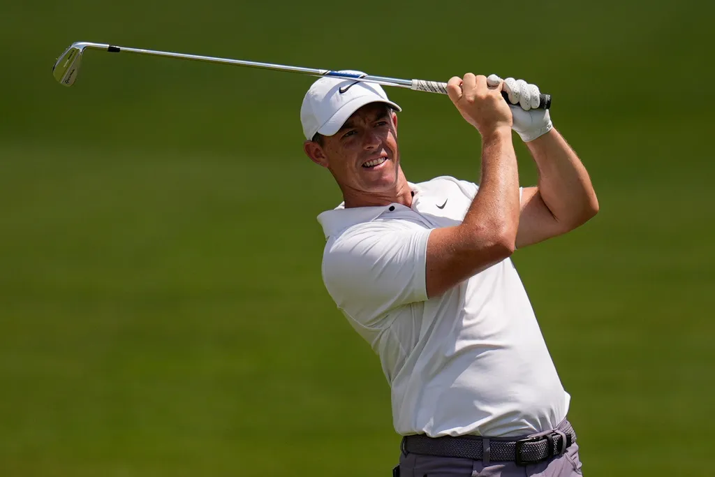 Tommy Fleetwood dẫn đầu v&ograve;ng 1 giải Abu Dhabi Championship - Ảnh 2.