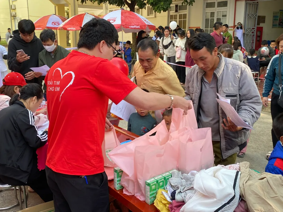 Chương trình “Trái tim cho em” tổ chức khám sàng lọc bệnh tim bẩm sinh tại tỉnh Điện Biên - Ảnh 8.