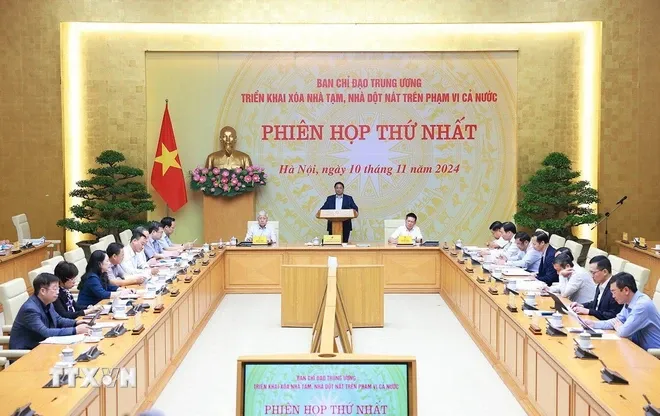 Thủ tướng Phạm Minh Chính: Tổ chức xóa nhà tạm, nhà dột nát trong cả nước như chiến dịch, ngày hội của toàn dân - Ảnh 2.