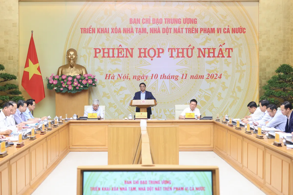 Thủ tướng Phạm Minh Chính chủ trì phiên họp về xoá nhà tạm, nhà dột nát trên phạm vi cả nước - Ảnh 1.