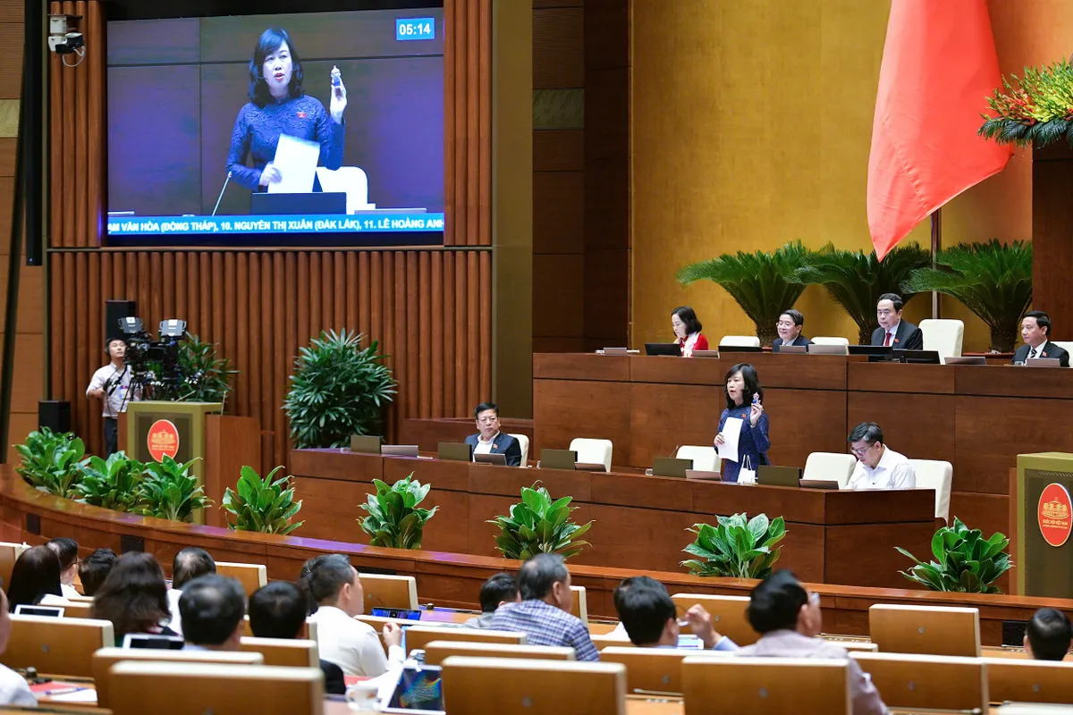 Bộ trưởng Bộ Y tế đề xuất cấm thuốc lá điện tử và thuốc lá nung nóng - Ảnh 2.