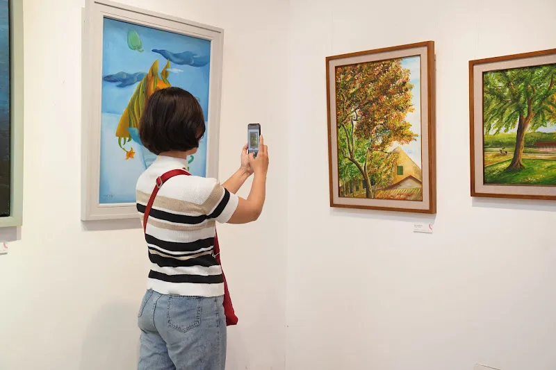 Triển lãm mỹ thuật đặc sắc chào mừng Ngày Nhà giáo Việt Nam - Ảnh 1.