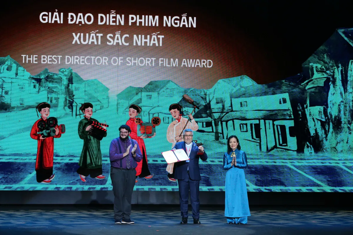 Những khoảnh khắc ấn tượng trong lễ bế mạc LHP Quốc tế Hà Nội 2024 - Ảnh 5.