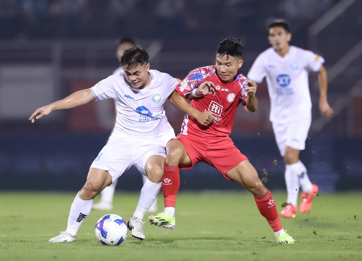 Vòng 7 V.League 2024/25: Kịch tính cuộc đua vô địch - Ảnh 3. Vòng 7 V.League 2024/25: Kịch tính cuộc đua vô địch - Ảnh 3.