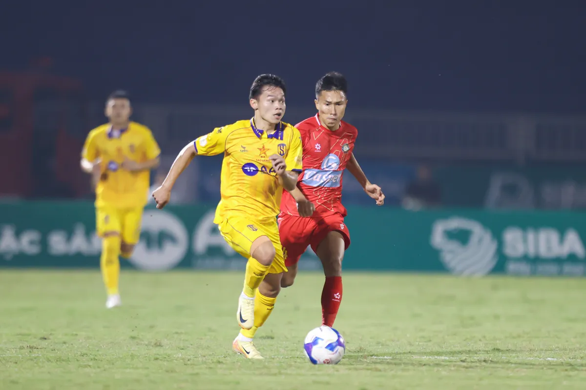 Vòng 7 V.League 2024/25: Kịch tính cuộc đua vô địch - Ảnh 2. Vòng 7 V.League 2024/25: Kịch tính cuộc đua vô địch - Ảnh 2.