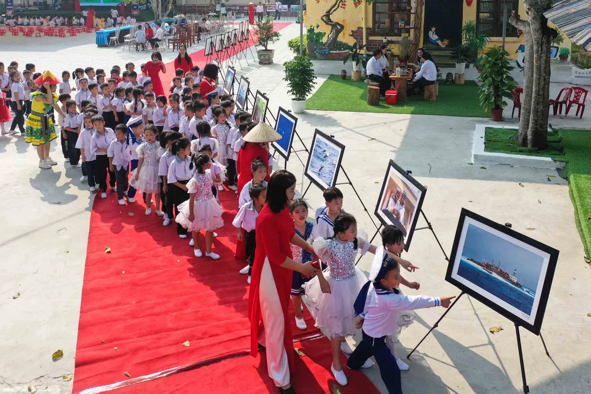 Triển lãm ảnh Em yêu biển đảo Việt Nam cho các em nhỏ Thái Nguyên - Ảnh 6.