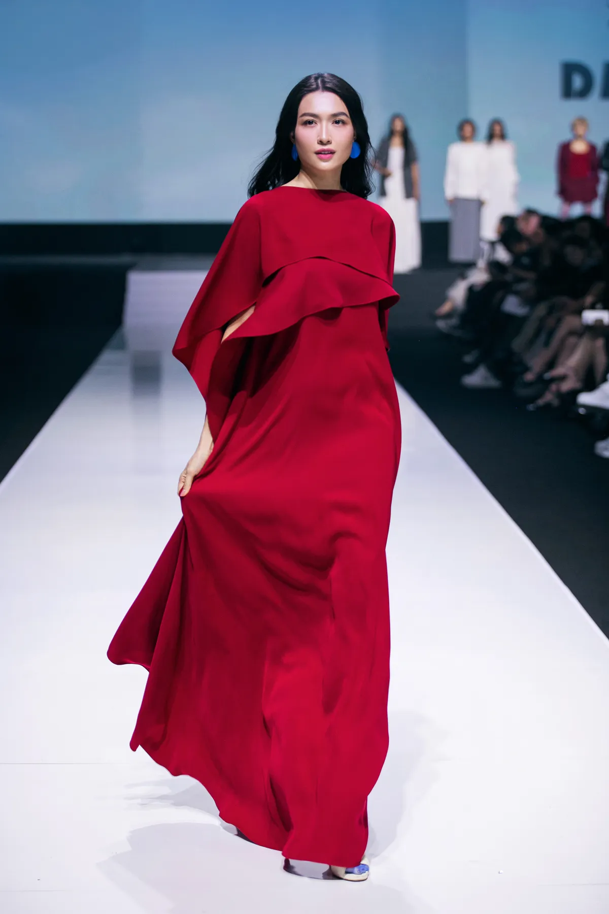 Ninh Dương Lan Ngọc đu trend APT. cùng Xuân Tiền trên sàn catwalk - Ảnh 5.