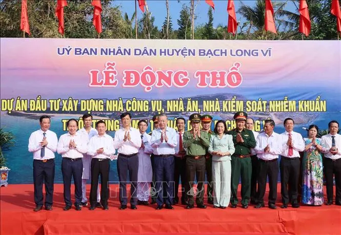 Tổng Bí thư Tô Lâm thăm và làm việc tại huyện đảo Bạch Long Vĩ - Ảnh 7.