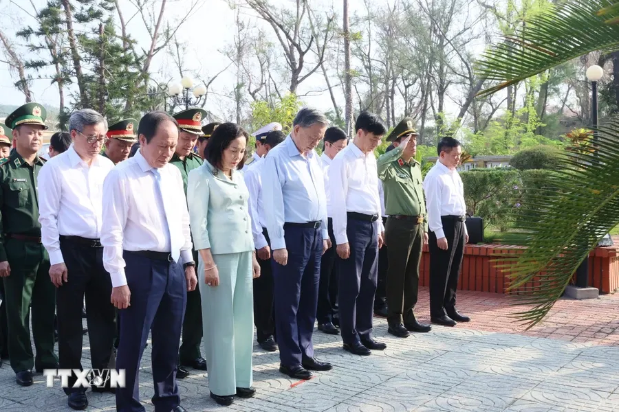 Tổng Bí thư Tô Lâm thăm và làm việc tại huyện đảo Bạch Long Vĩ - Ảnh 2.