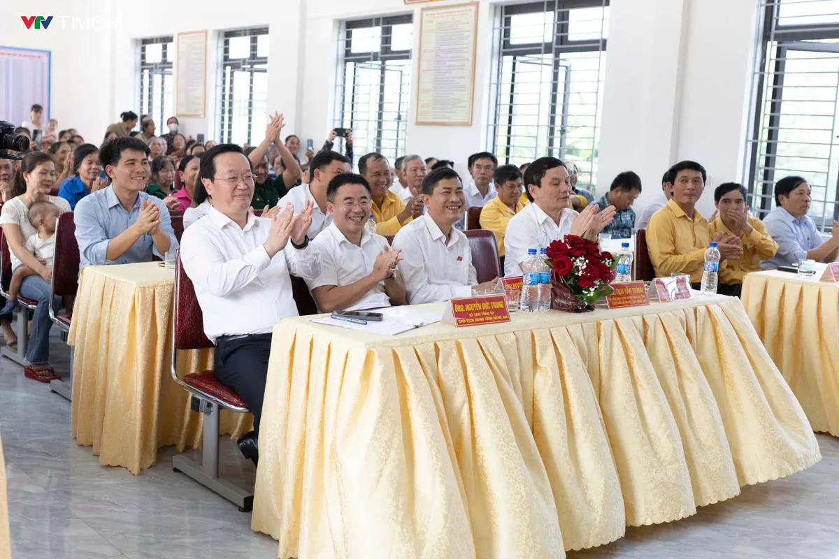 Bí thư Tỉnh ủy, Chủ tịch UBND tỉnh Nghệ An dự Ngày hội Đại đoàn kết tại Nam Đàn - Ảnh 2.