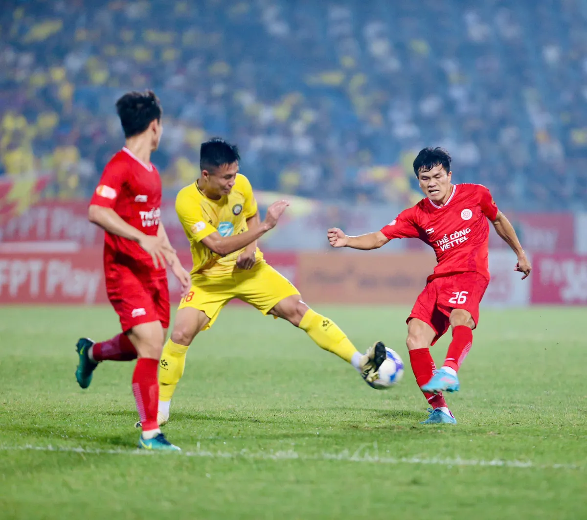Vòng 8 V.League 2024/25: Đông Á Thanh Hóa duy trì ngôi đầu bảng - Ảnh 2. Vòng 8 V.League 2024/25: Đông Á Thanh Hóa duy trì ngôi đầu bảng - Ảnh 2.